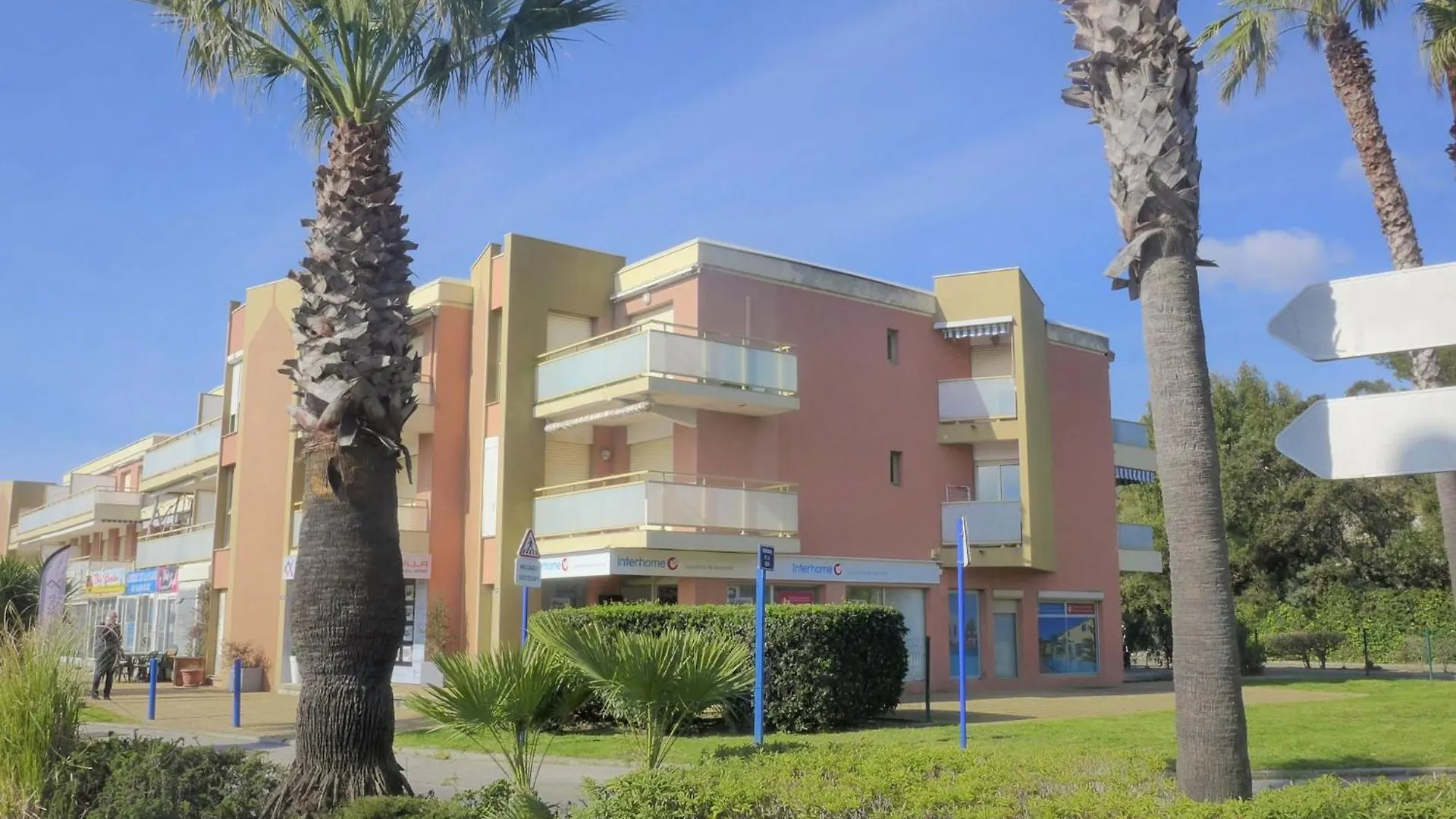 Apartment La Croix Du Sud-29 By Interhome كافالير سور مير 0*, كافالير سور مير