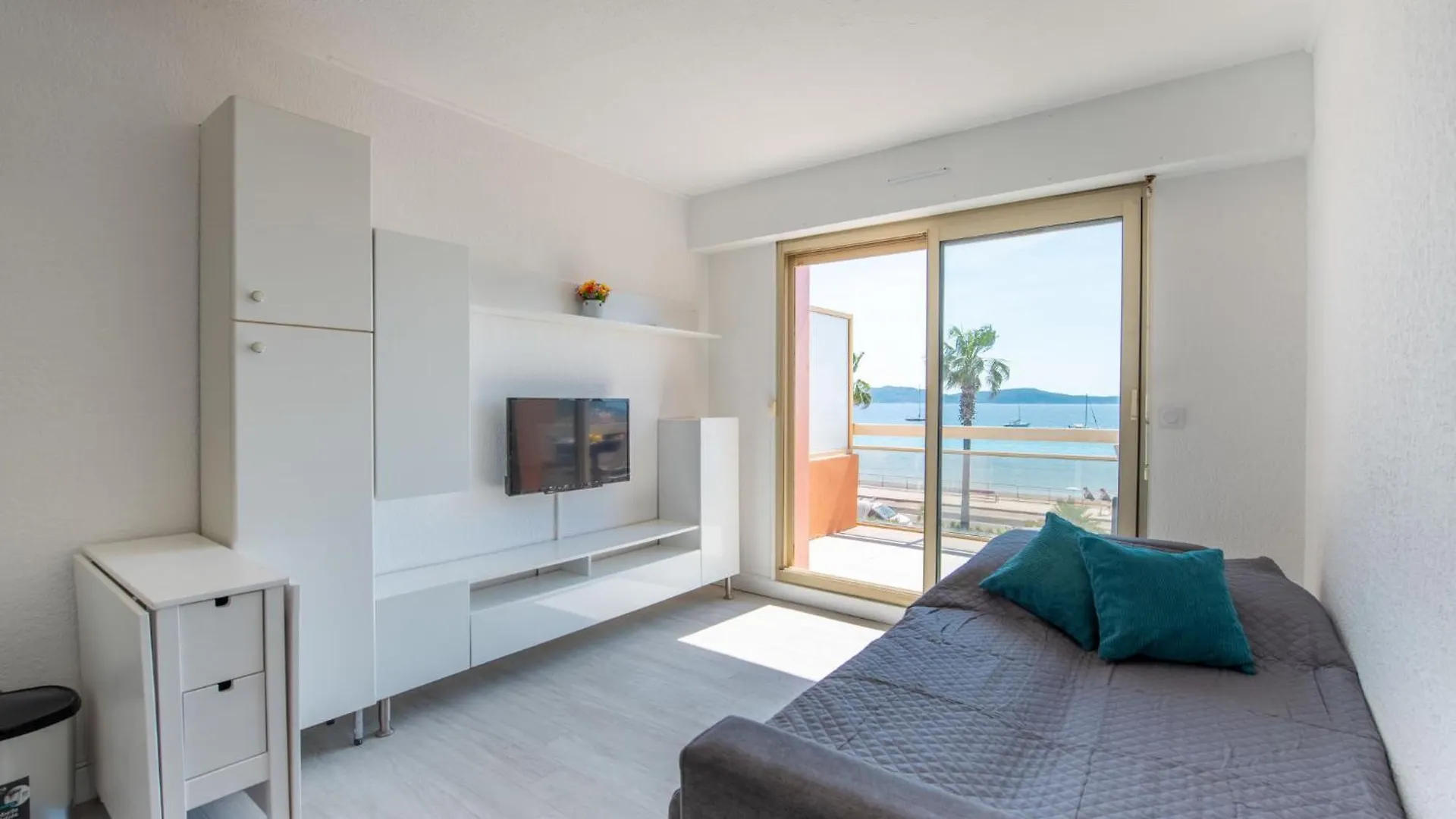 Apartment La Croix Du Sud-29 By Interhome كافالير سور مير